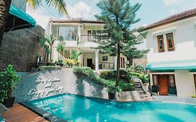 Aleyra Hotel And Villa'S Garut